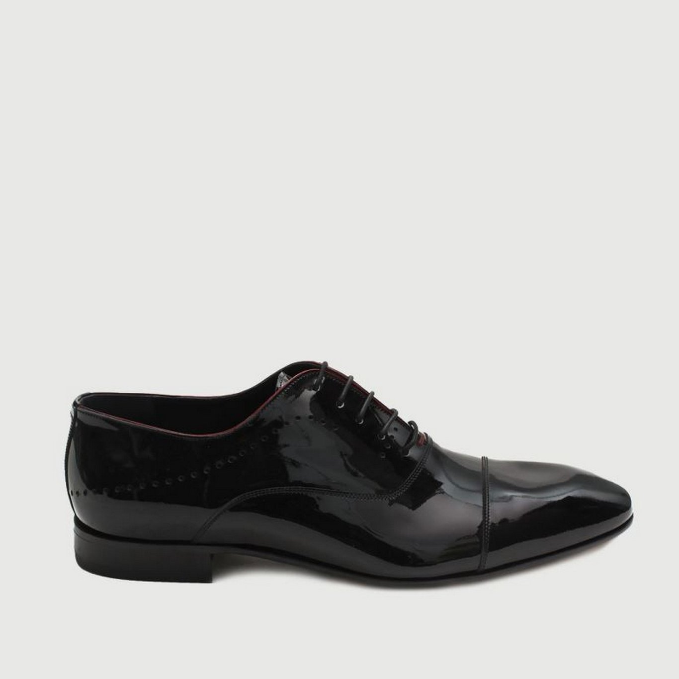 Schwarze Lackleder Oxford Cap Toe Brogue Abendschuhe - Qualitatives Lederprodukt Hergestellt Von Genio Ayakkabıcılık Tekstil Ve Konfeksiyon Ticaret Limited Şirketi. Kontakt Für B2B-Bestellungen.