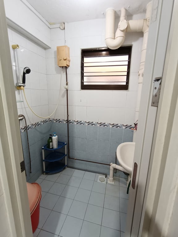 HDB Common Room for Rent in Bedok · 3 Bedok South Avenue 1, 460003 · S$ 800/mo - Image 4 of 4