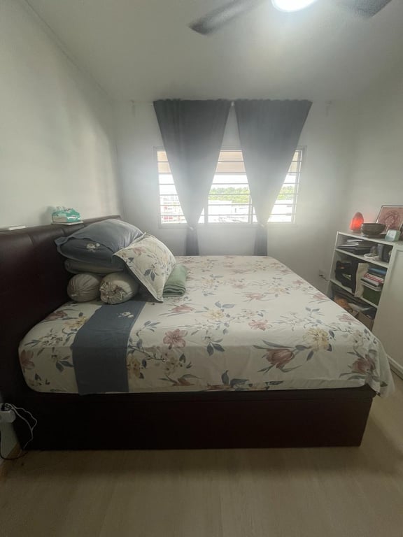 HDB Common Room for Rent in Bukit Batok · 417 Bukit Batok West Avenue 4, 650417 · S$ 1,300/mo - Image 1 of 3
