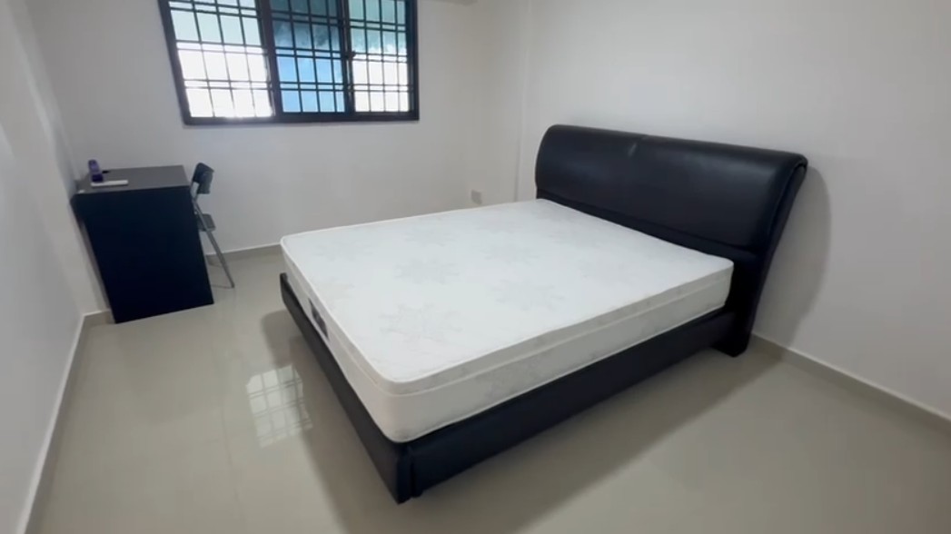 HDB Whole Unit for Rent in Jurong East · 410 Pandan Gardens, 600410 · S$ 1,700/mo - Image 1 of 5