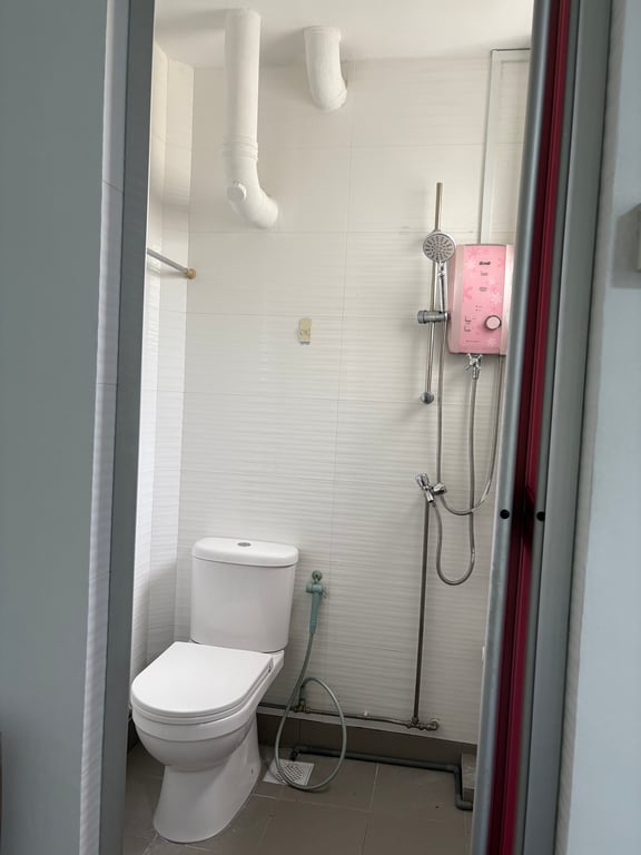 HDB Master Room for Rent in Bukit Batok · 305 Bukit Batok Street 31, 650305 · S$ 1,350/mo - Image 3 of 3