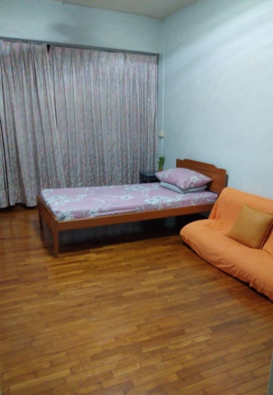HDB Common Room for Rent in Jurong West · 276C Jurong West Street 25 · S$ 700/mo - Image 1 of 1
