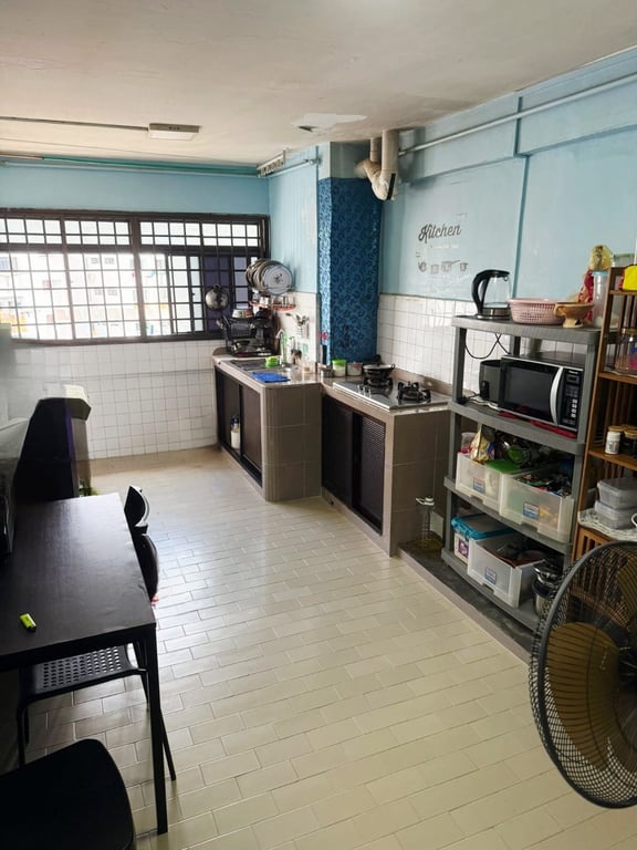 Hougang HDB Common Room for Rent – 701 Hougang Avenue 2 - Image 4 of 7