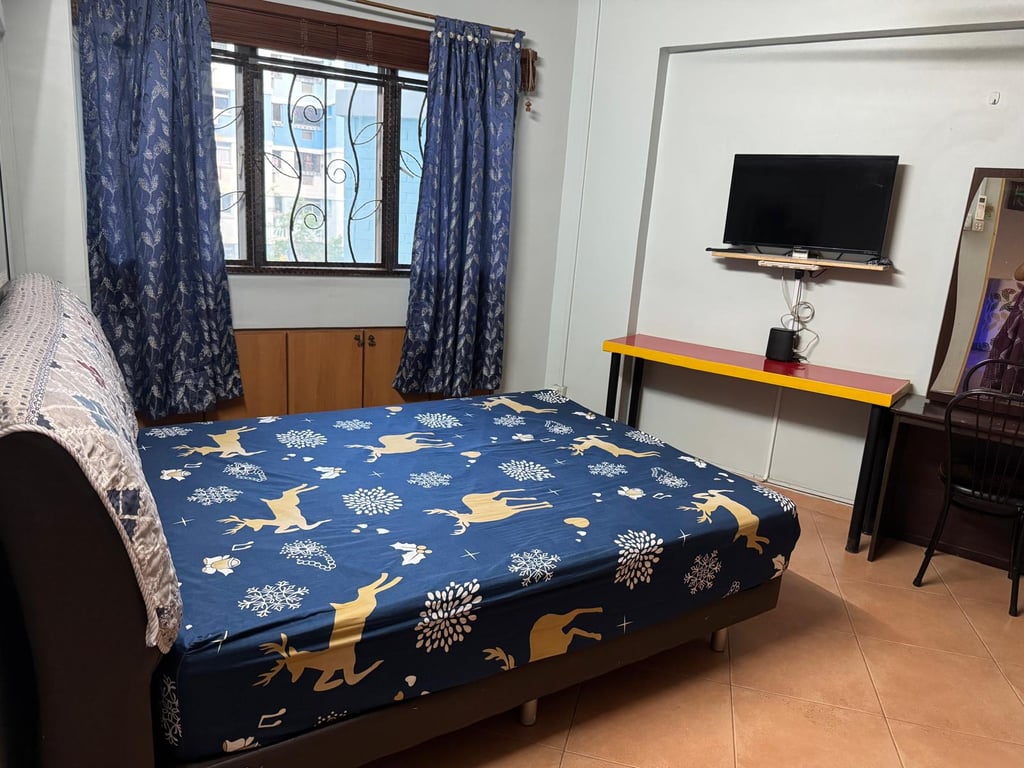 HDB Common Room for Rent in Pasir Ris · 148 Pasir Ris Street 13 · S$ 950/mo - Image 1 of 1