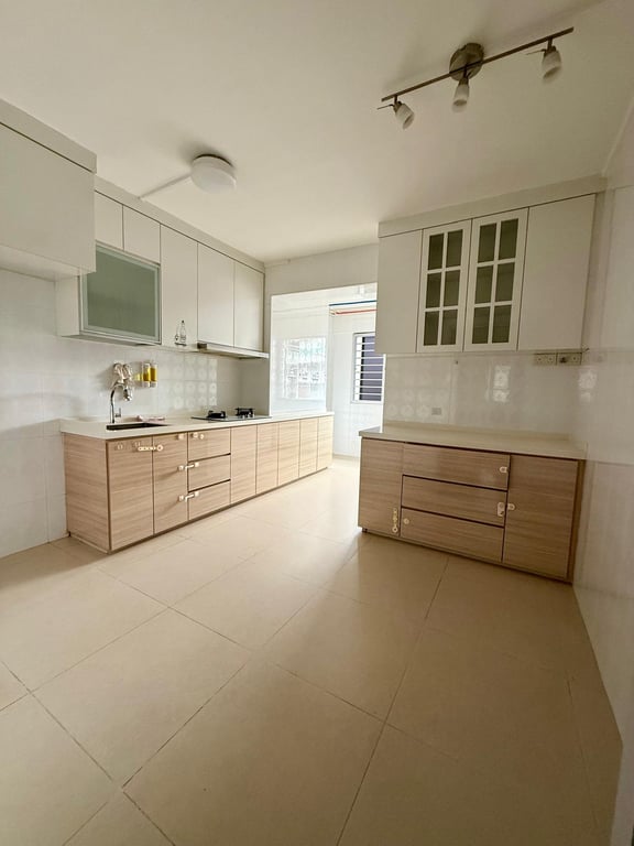 HDB Common Room for Rent in Hougang · 419 Hougang Avenue 8, 530419 · S$ 850/mo - Image 3 of 4