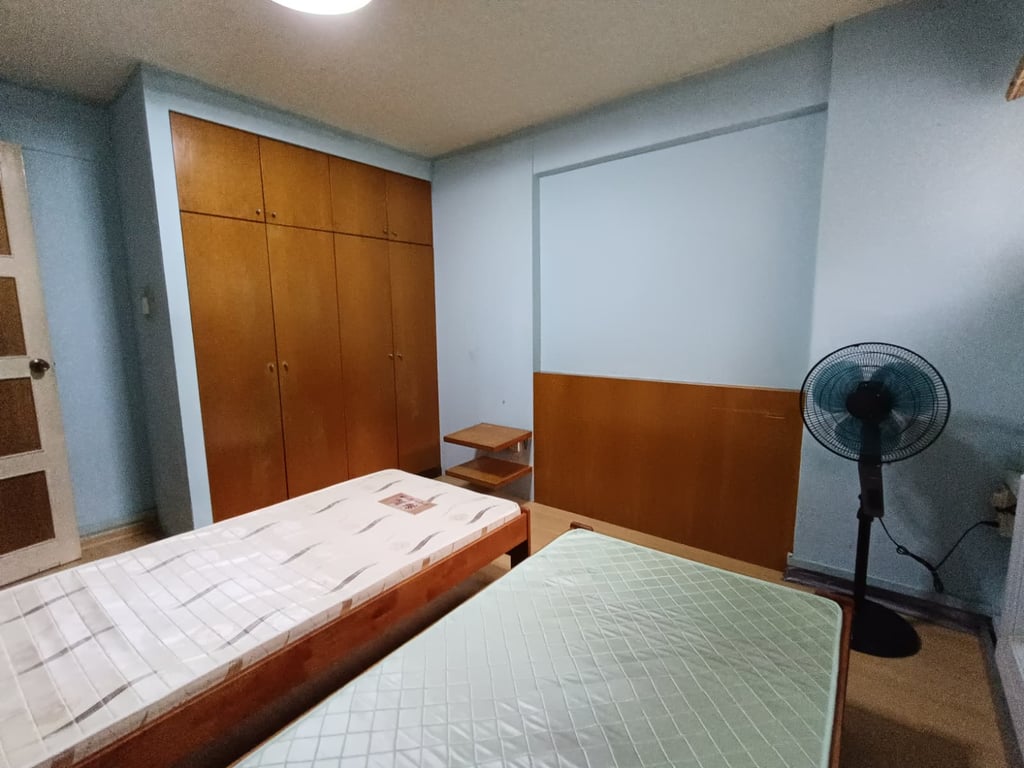 HDB Common Room for Rent in Bedok · 3 Bedok South Avenue 1, 460003 · S$ 800/mo - Image 2 of 4
