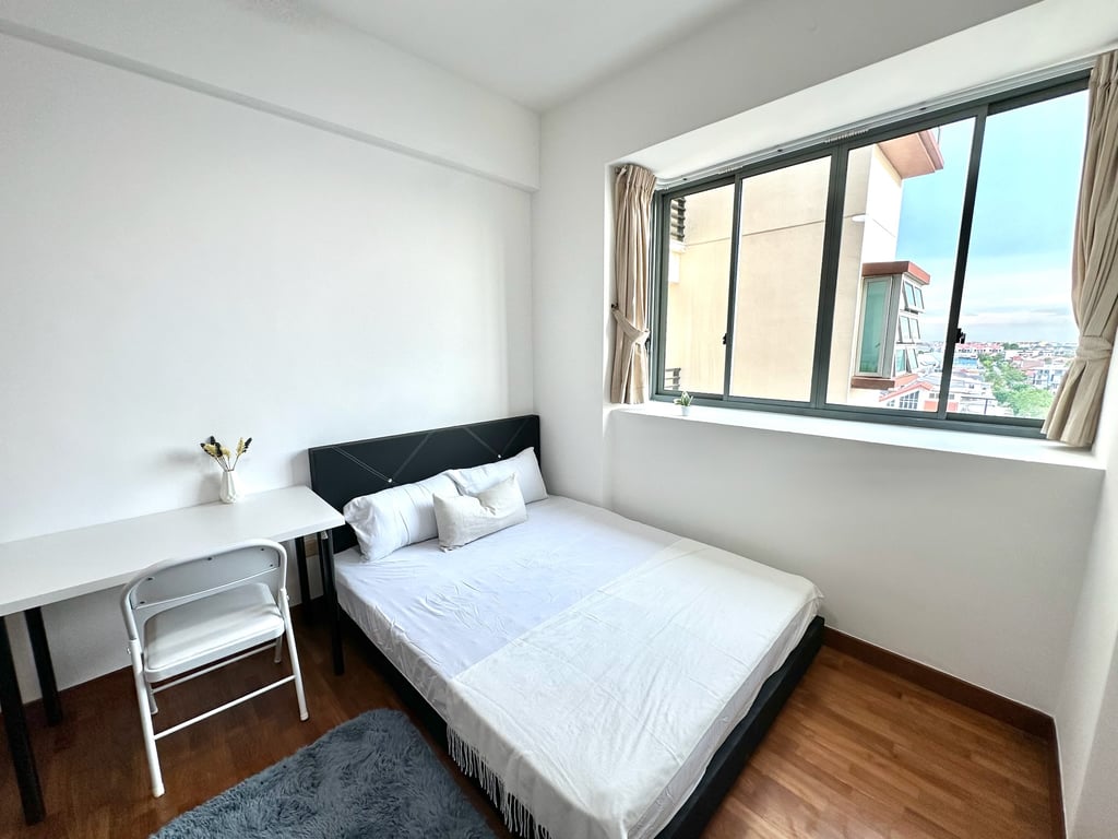 Bukit Batok Condo Common Room for Rent – 56 Bukit Batok East Avenue 5 - Image 3 of 15