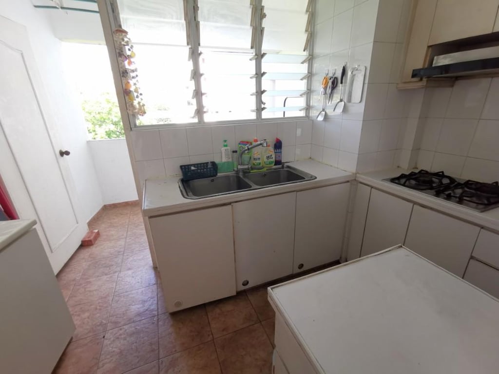 Condo Master Room for Rent in Bukit Timah · 1P Pine Grove, 591401 · S$ 1,680/mo - Image 2 of 4