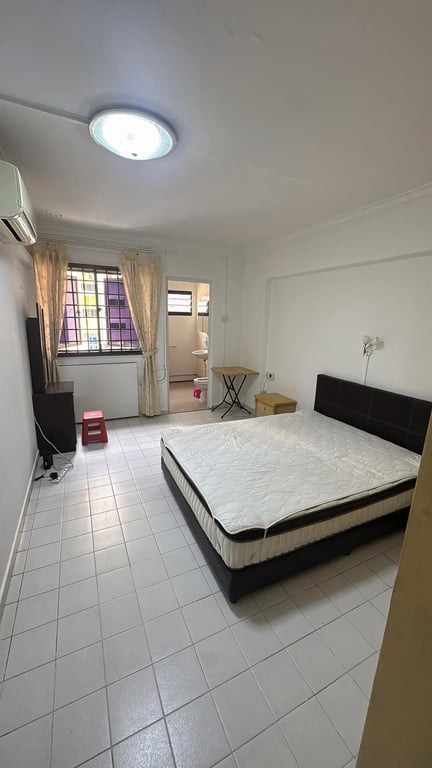 HDB Master Room for Rent in Tampines · 212 Tampines Street 23 · S$ 1,400/mo - Image 1 of 1