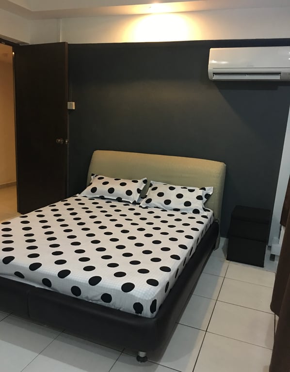 Hougang HDB Master Room for Rent – 416 Hougang Avenue 10 - Image 2 of 5