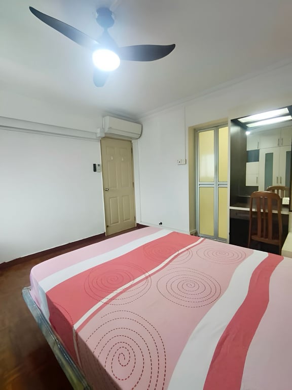 HDB Master Room for Rent in Bukit Merah · 107 Spottiswoode Park Road, 080107 · S$ 1,680/mo - Image 3 of 6