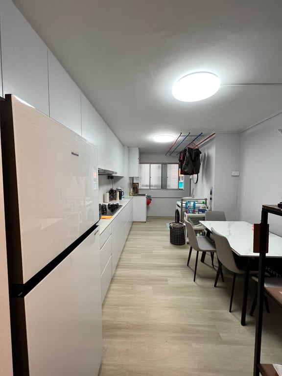 HDB Common Room for Rent in Jurong West · 421 Jurong West Street 42, 640421 · S$ 1,200/mo - Image 7 of 8