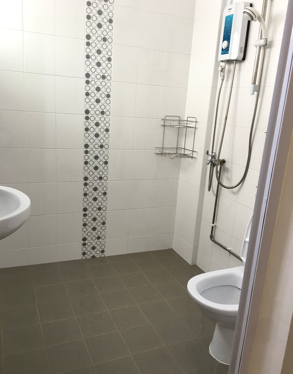 HDB Master Room for Rent in Hougang · 416 Hougang Avenue 10, 530416 · S$ 1,100/mo - Image 4 of 5