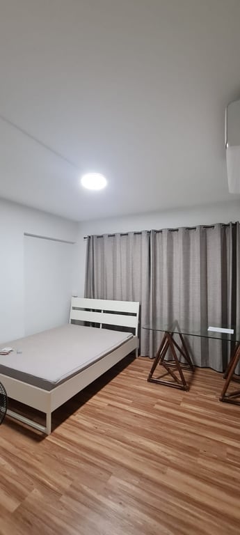 HDB Common Room for Rent in Hougang · 420 Hougang Avenue 10, 530420 · S$ 880/mo - Image 1 of 2