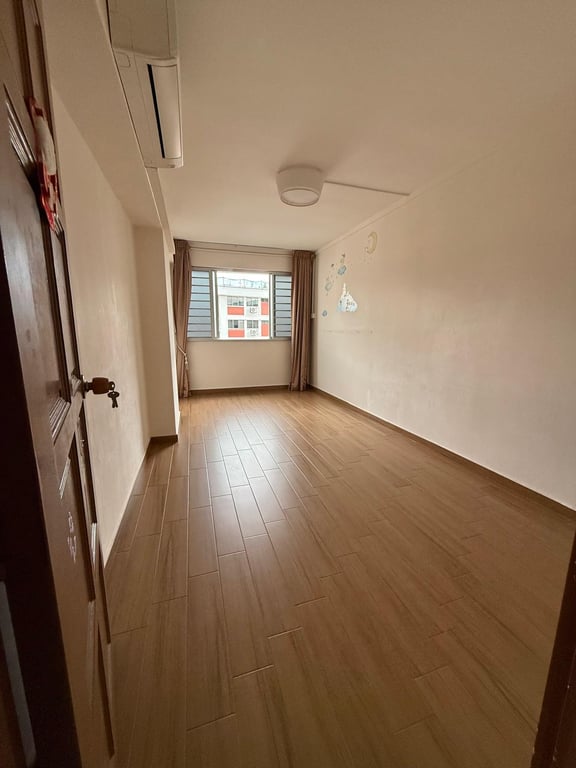 HDB Common Room for Rent in Hougang · 419 Hougang Avenue 8, 530419 · S$ 850/mo - Image 1 of 4