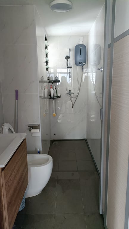 HDB Common Room for Rent in Toa Payoh · 145 Lorong 2 Toa Payoh, 310145 · S$ 1,400/mo - Image 1 of 3