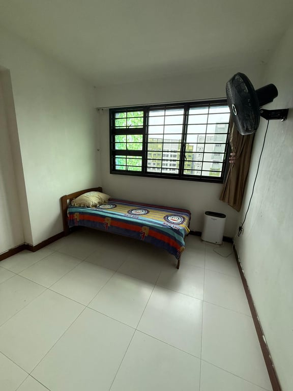 HDB Common Room for Rent in Yishun · 334 Yishun Street 31 · S$ 650/mo - Image 1 of 1