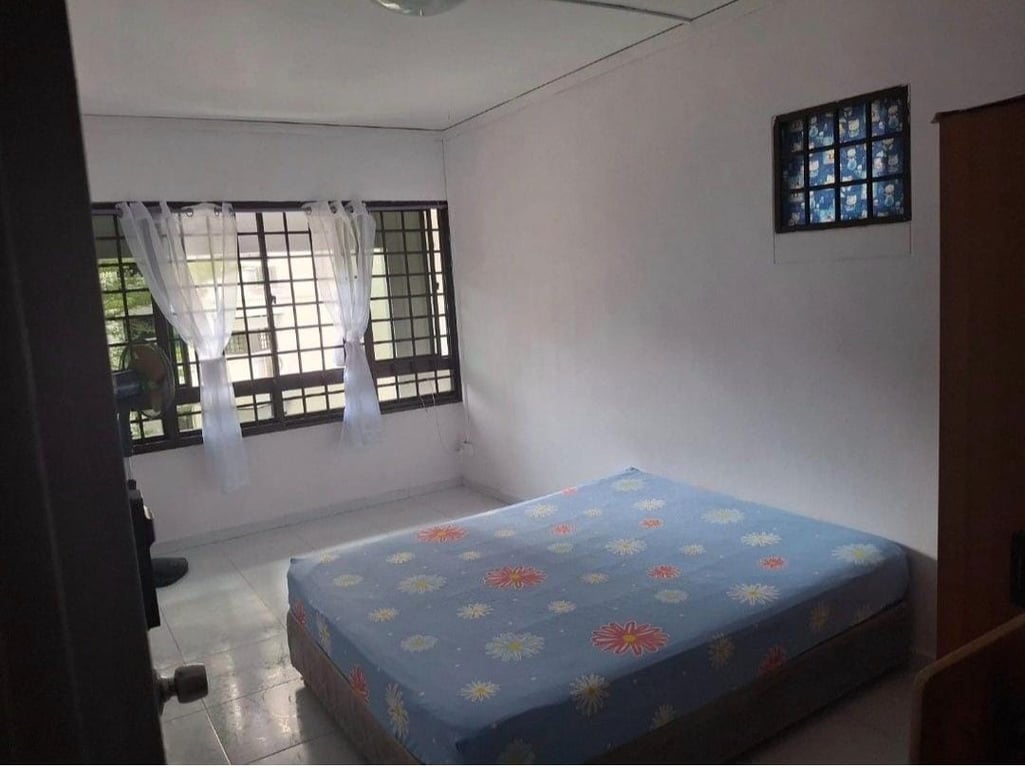 HDB Common Room for Rent in Bukit Batok · 288E Bukit Batok Street 25, 654288 · S$ 650/mo - Image 1 of 4