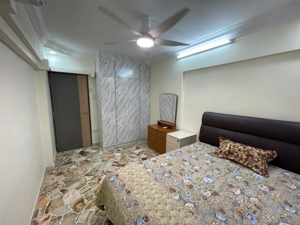 HDB Common Room for Rent in Bukit Batok · 211 Bukit Batok Street 21, 650211 · S$ 850/mo - Image 1 of 4