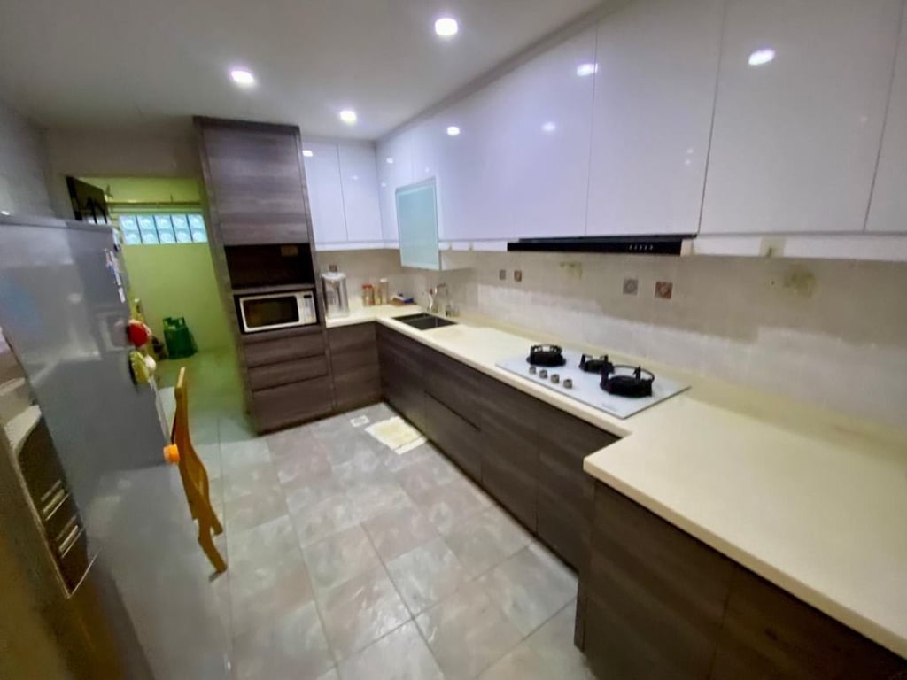 Condo Common Room for Rent in Bedok · 122 Lorong Sarina, 416696 · S$ 1,450/mo - Image 5 of 12