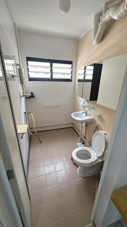 Tampines HDB Master Room for Rent – 212 Tampines Street 23 - Image 3 of 6