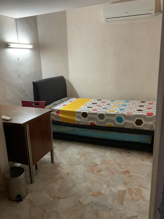 HDB Common Room for Rent in Jurong East · 216 Jurong East Street 21 · S$ 900/mo - Image 1 of 1