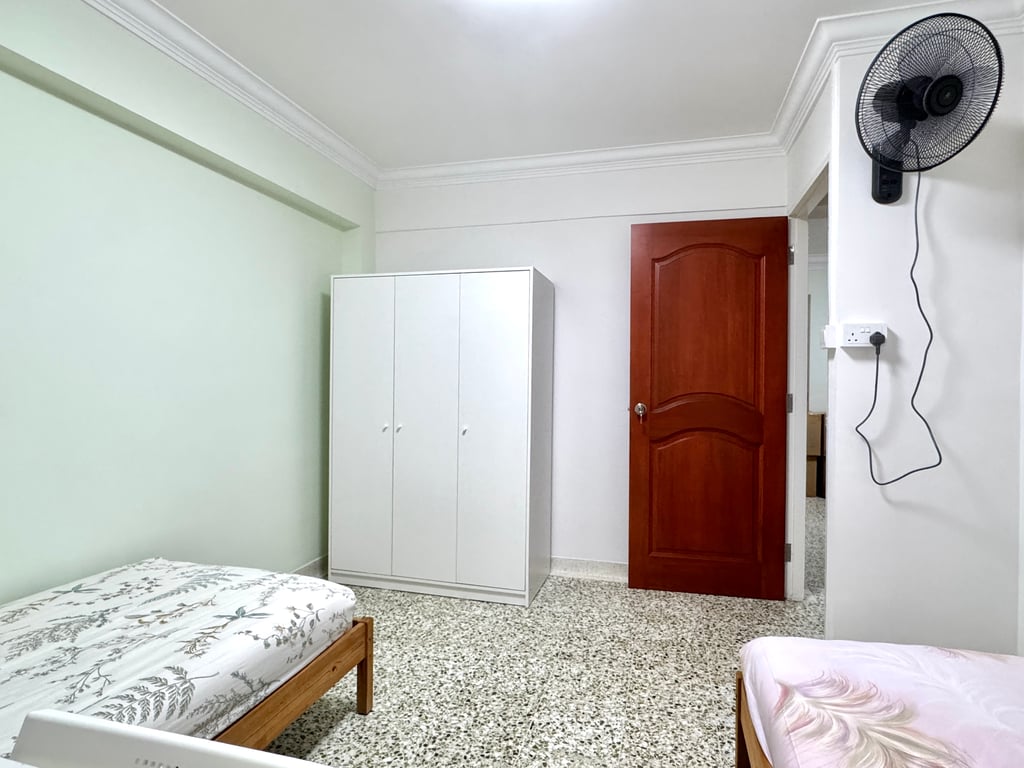 HDB Common Room for Rent in Hougang · 21 Hougang Avenue 3, 530021 · S$ 1,000/mo - Image 3 of 5