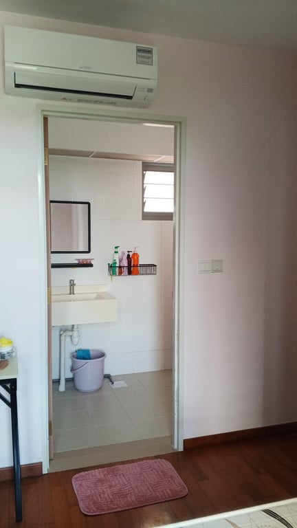 HDB Master Room for Rent in Queenstown · 31 Margaret Drive, 140031 · S$ 400/mo - Image 4 of 6