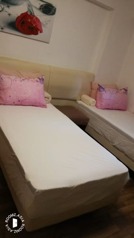 HDB Master Room for Rent in Queenstown · 3 Dover Road, 130003 · S$ 1,300/mo - Image 2 of 7