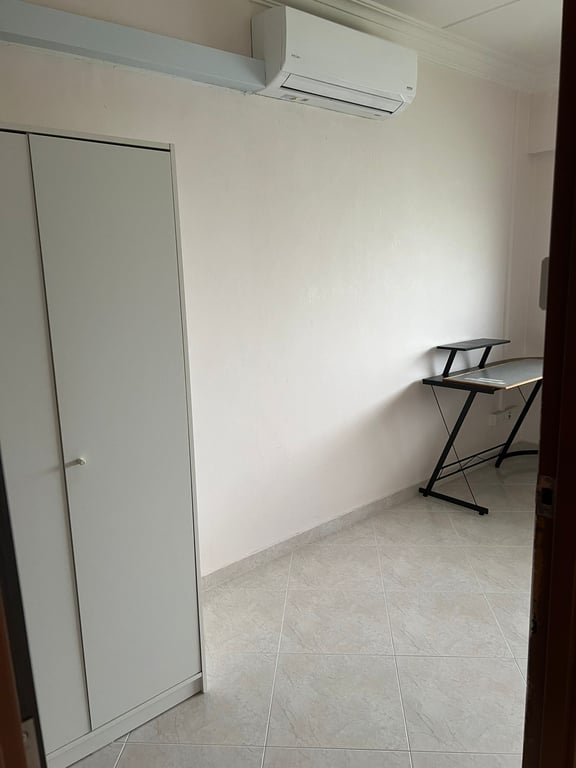 HDB Common Room for Rent in Sengkang · 185A Rivervale Crescent · S$ 800/mo - Image 1 of 1