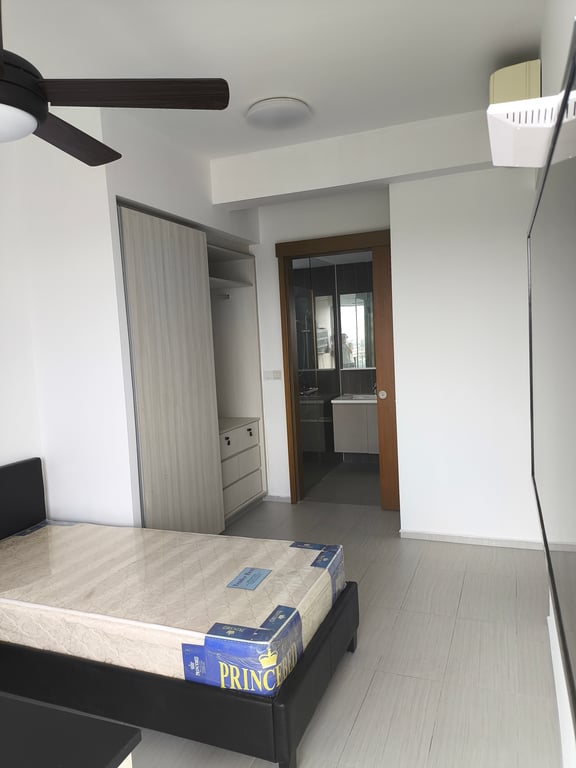 Condo Whole Unit for Rent in Tampines · 65 Tampines Central 7, 528597 · S$ 2,300/mo - Image 4 of 8