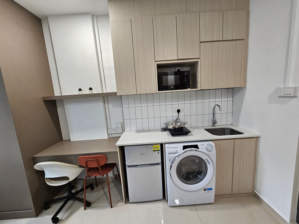 HDB Master Room for Rent in Ang Mo Kio · 722 Ang Mo Kio Avenue 8, 560722 · S$ 2,100/mo - Image 2 of 7