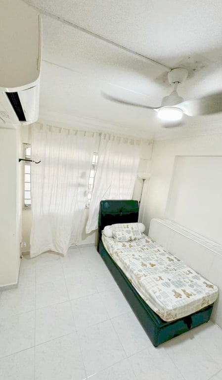HDB Common Room for Rent in Choa Chu Kang · 616 Choa Chu Kang Street 62 · S$ 850/mo - Image 1 of 1