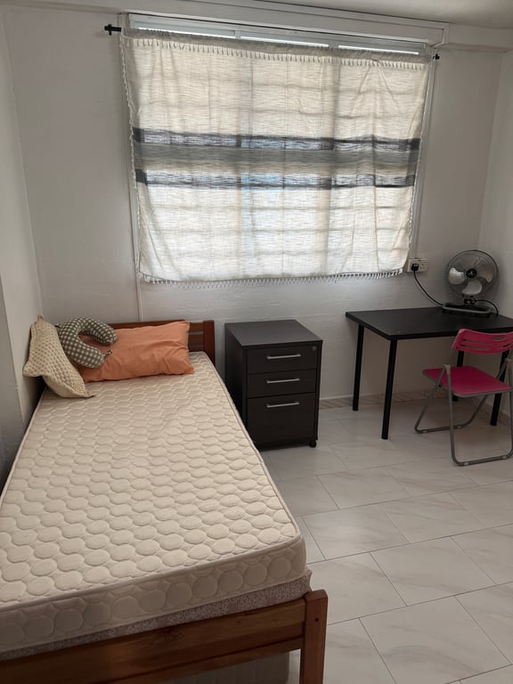 HDB Common Room for Rent in Bukit Batok · 329 Bukit Batok Street 33 · S$ 850/mo - Image 1 of 1