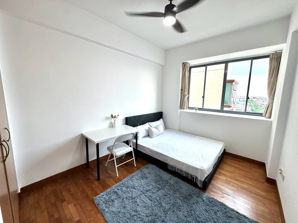 Condo Common Room for Rent in Bukit Batok · 56 Bukit Batok East Avenue 5 · S$ 850/mo - Image 1 of 1