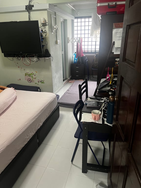 HDB Master Room for Rent in Choa Chu Kang · 288 Choa Chu Kang Avenue 3, 680288 · S$ 1,300/mo - Image 1 of 5