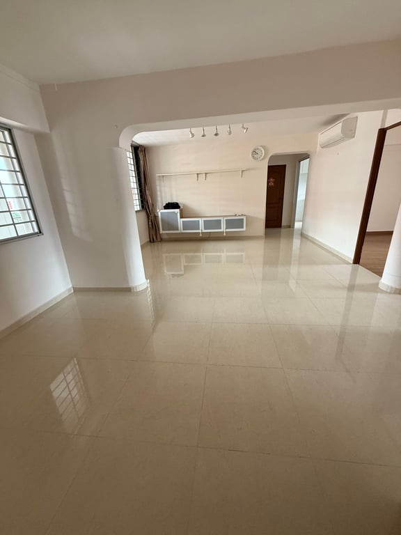 HDB Common Room for Rent in Hougang · 419 Hougang Avenue 8, 530419 · S$ 900/mo - Image 1 of 5