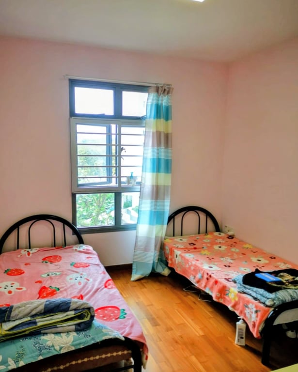 HDB Master Room for Rent in Queenstown · 31 Margaret Drive, 140031 · S$ 400/mo - Image 1 of 5