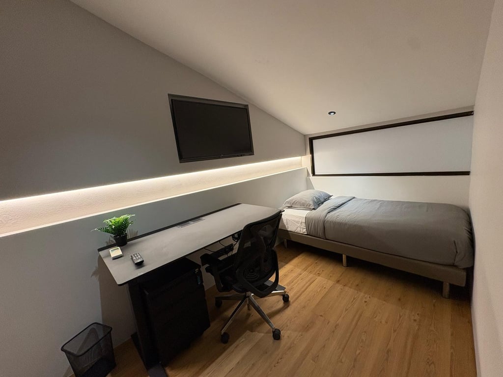 Landed Common Room for Rent in Outram · 15 Temple Street · S$ 1,450/mo - Image 1 of 1