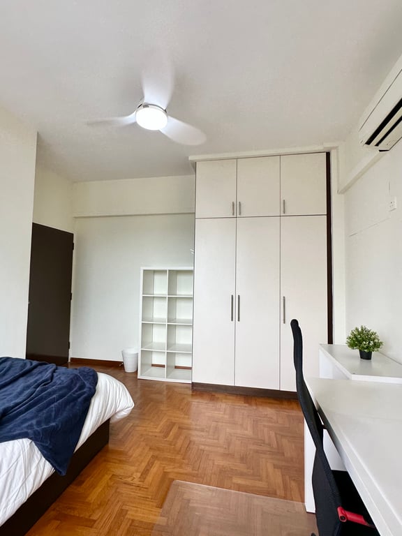 Condo Common Room for Rent in Singapore River · 20 Upper Circular Road, 058416 · S$ 2,000/mo - Image 2 of 9