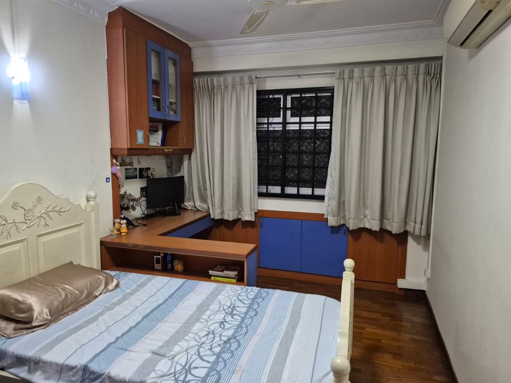 HDB Common Room for Rent in Queenstown · 148 Mei Ling Street, 140148 · S$ 1,000/mo - Image 1 of 2