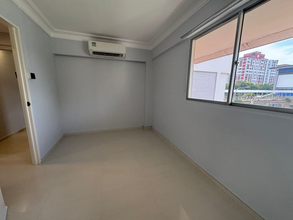HDB Common Room for Rent in Hougang · 355 Hougang Avenue 7, 530355 · S$ 900/mo - Image 4 of 4