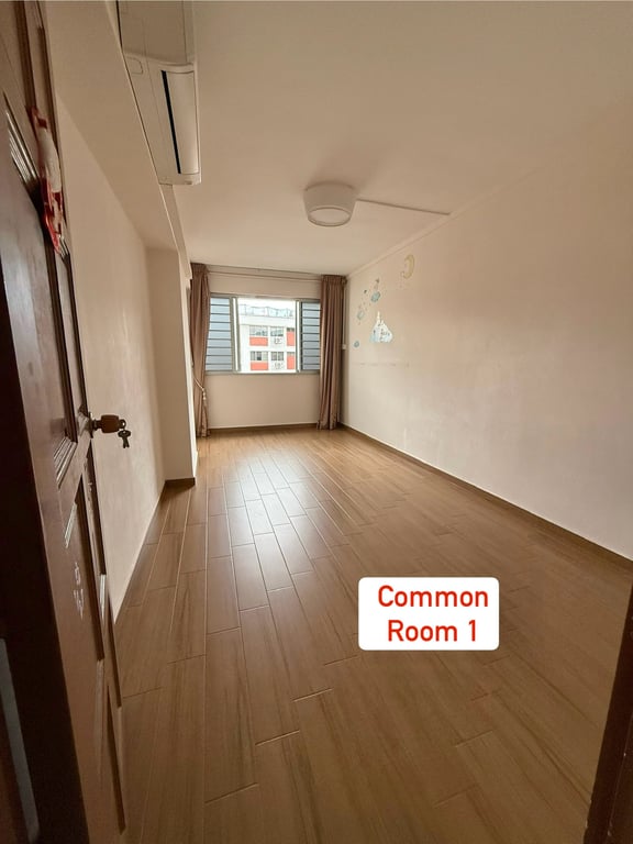 HDB Common Room for Rent in Hougang · 419 Hougang Avenue 8, 530419 · S$ 900/mo - Image 3 of 5