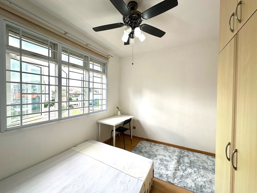 Bukit Batok Condo Common Room for Rent – 56 Bukit Batok East Avenue 5 - Image 4 of 15