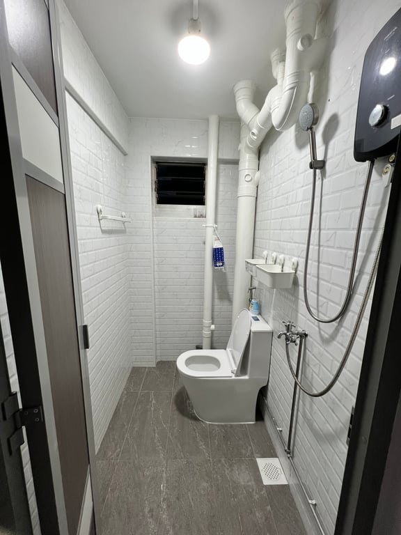 HDB Common Room for Rent in Jurong West · 421 Jurong West Street 42, 640421 · S$ 1,200/mo - Image 4 of 8