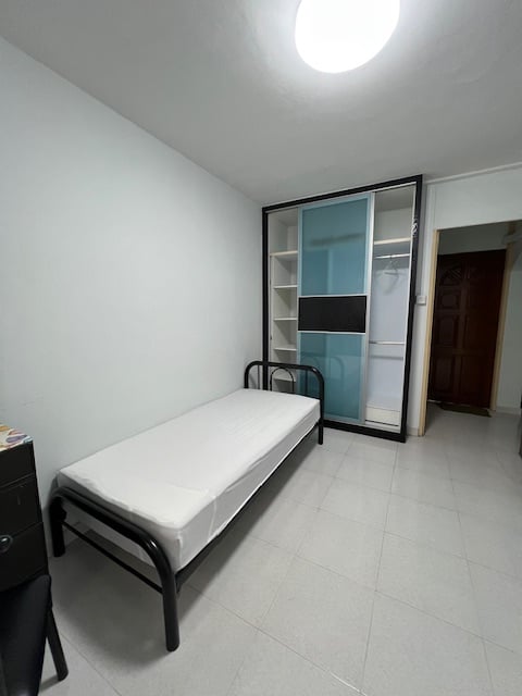 HDB Common Room for Rent in Bukit Panjang · 222 Pending Road, 670222 · S$ 800/mo - Image 2 of 7