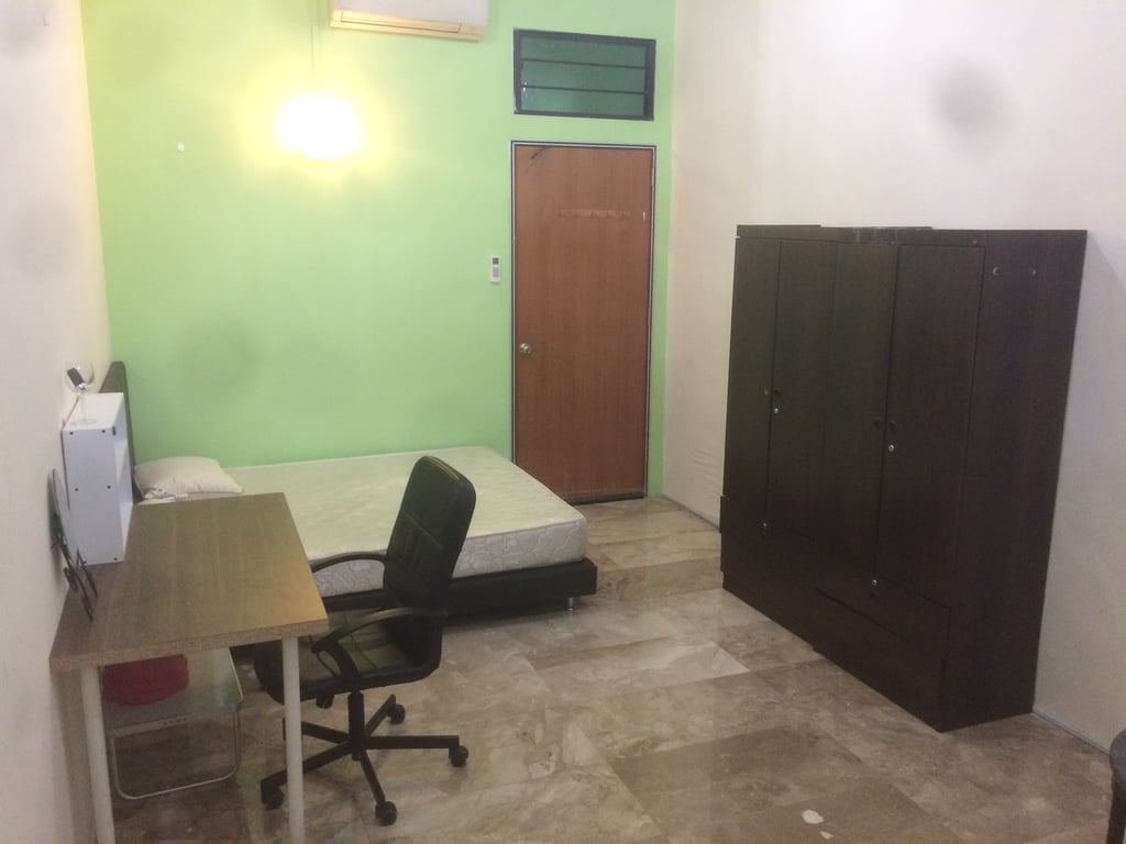 Landed Common Room for Rent in River Valley · 131 Devonshire Road, 239887 · S$ 1,650/mo - Image 3 of 4