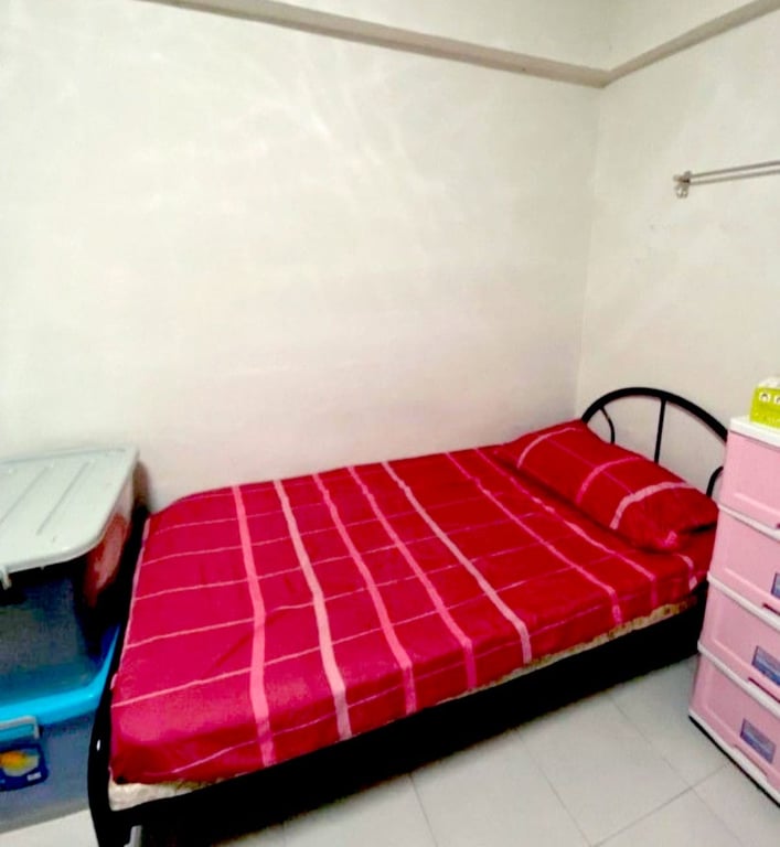 HDB Common Room for Rent in Hougang · 701 Hougang Avenue 2 · S$ 450/mo - Image 1 of 1