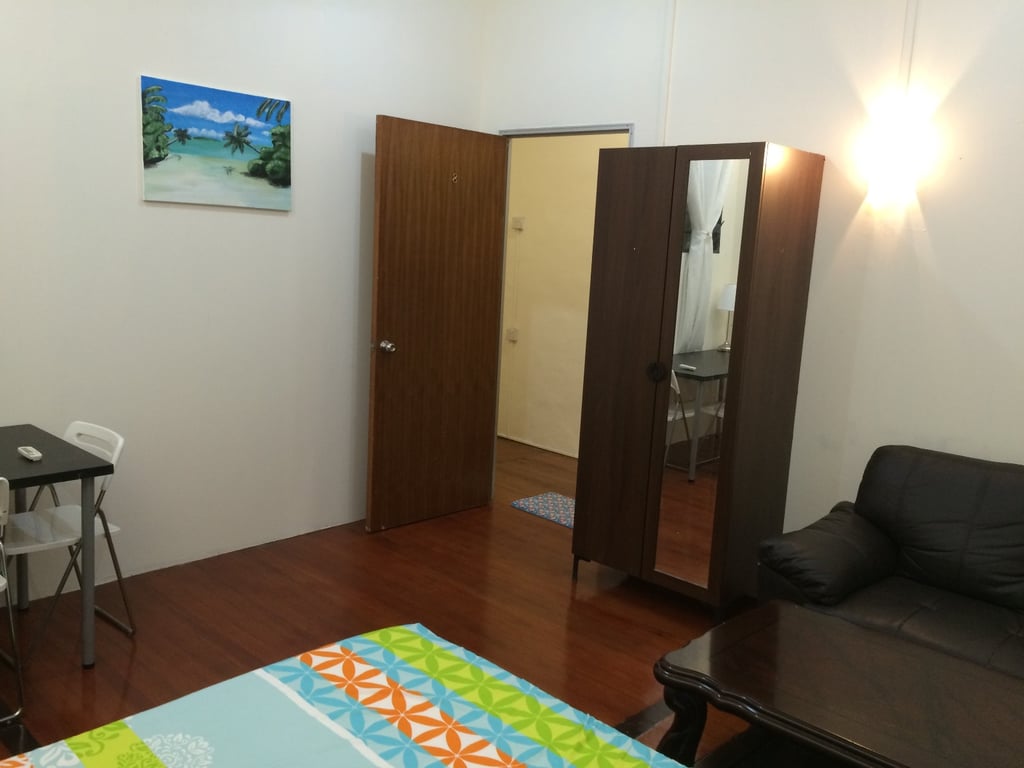 River Valley Landed Common Room for Rent – 131 Devonshire Road - Image 2 of 3