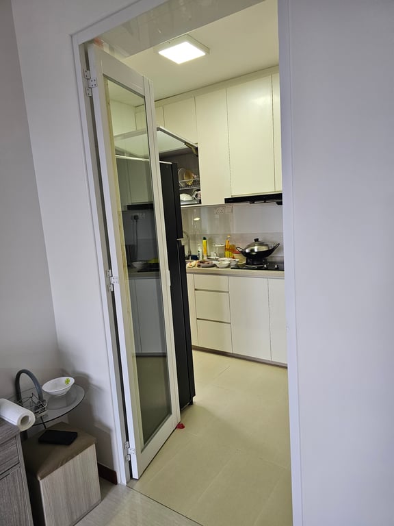 HDB Master Room for Rent in Queenstown · 31 Margaret Drive, 140031 · S$ 400/mo - Image 7 of 7